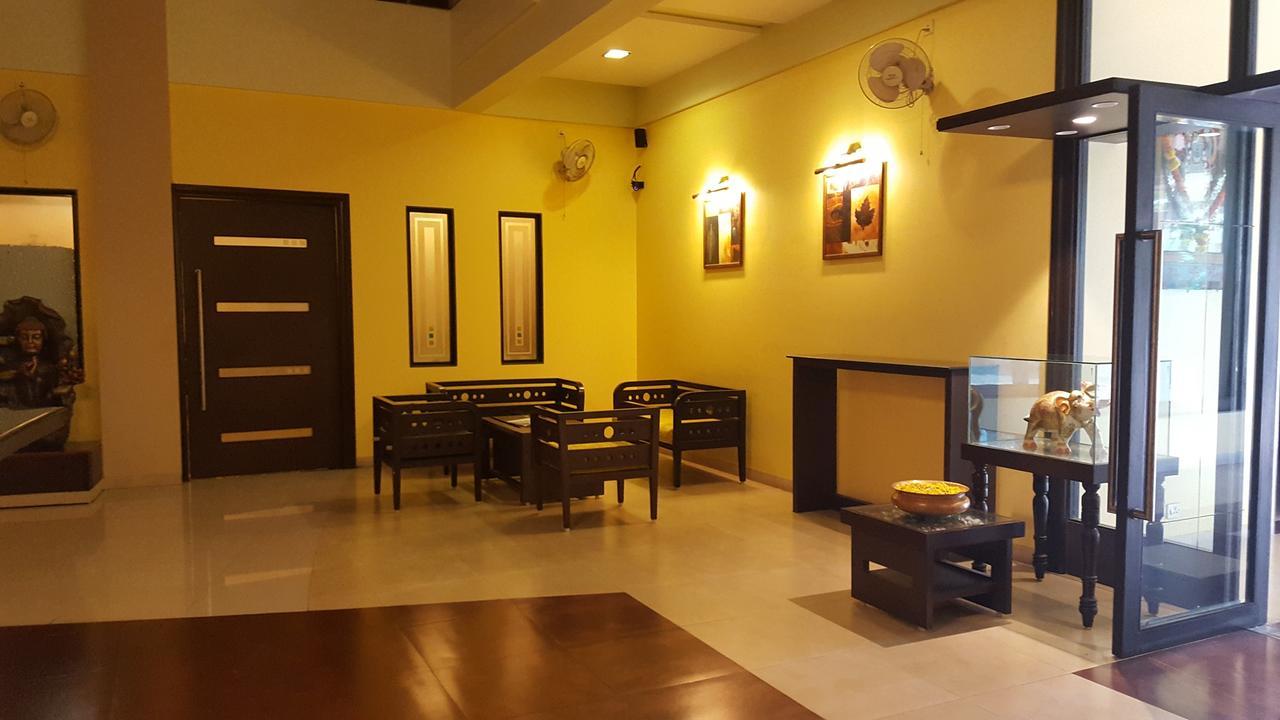 Le Royale Hotel Dadra Buitenkant foto
