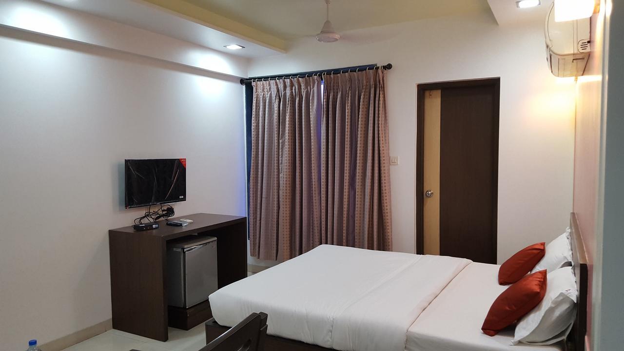Le Royale Hotel Dadra Buitenkant foto