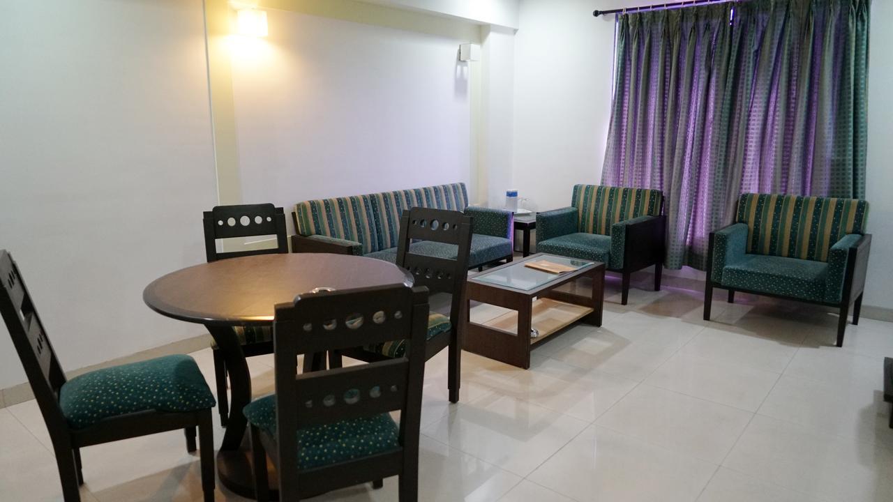 Le Royale Hotel Dadra Buitenkant foto
