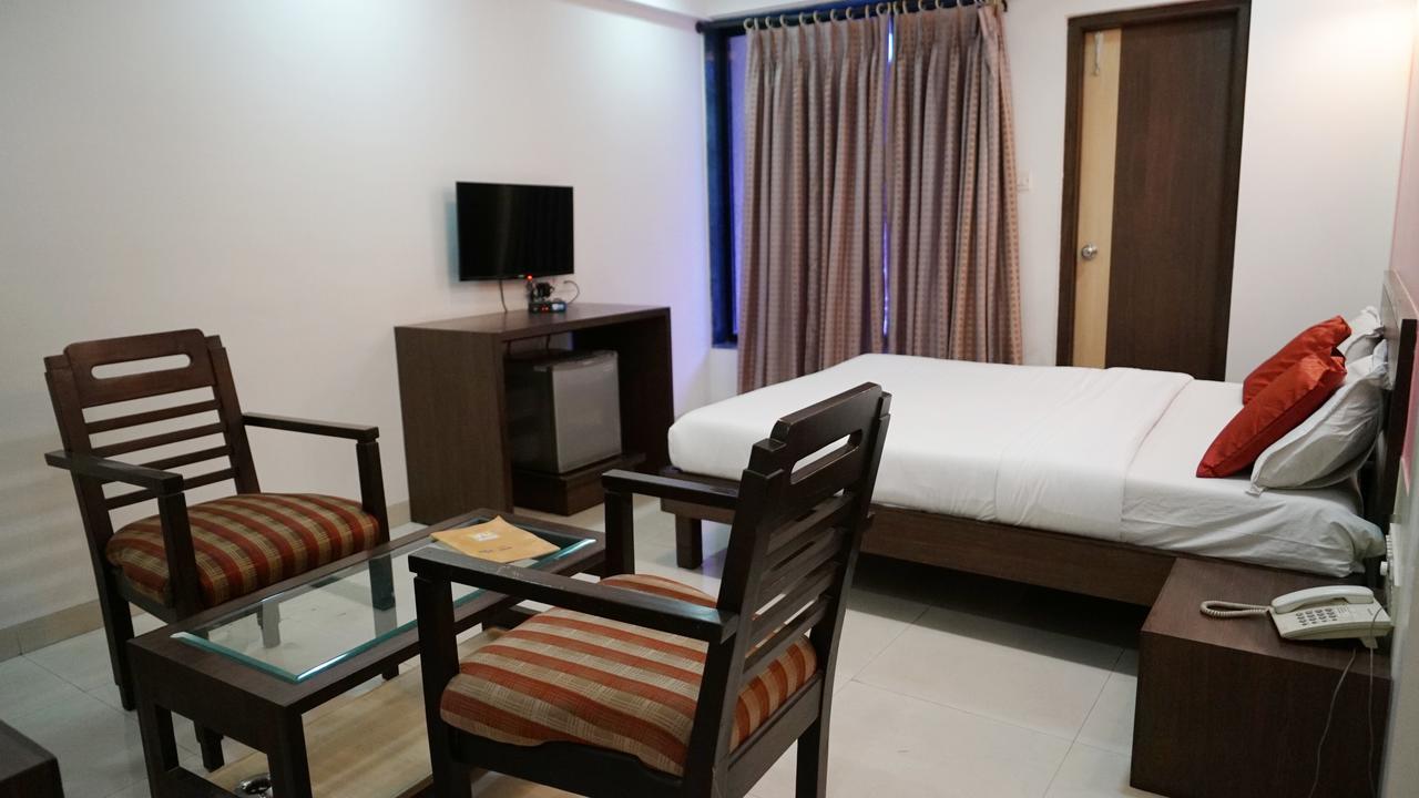 Le Royale Hotel Dadra Buitenkant foto